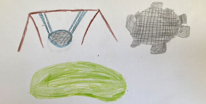 Großaufnahme einer Kinderzeichnung, auf der eine Netzschaukel, ein Trampolin und eine Rasenfläche zu erkennen sind. Foto: Gewobag