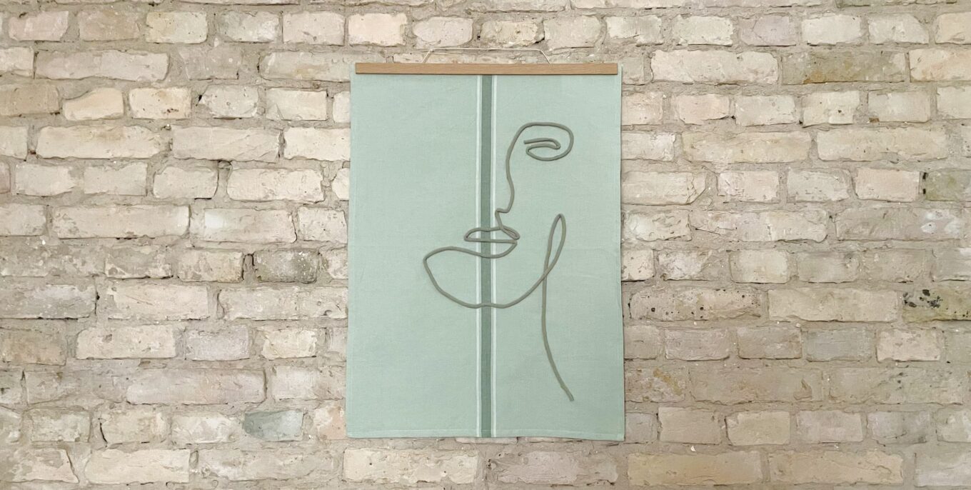 Das fertige Line-Art Bild hängt an der Wand.
