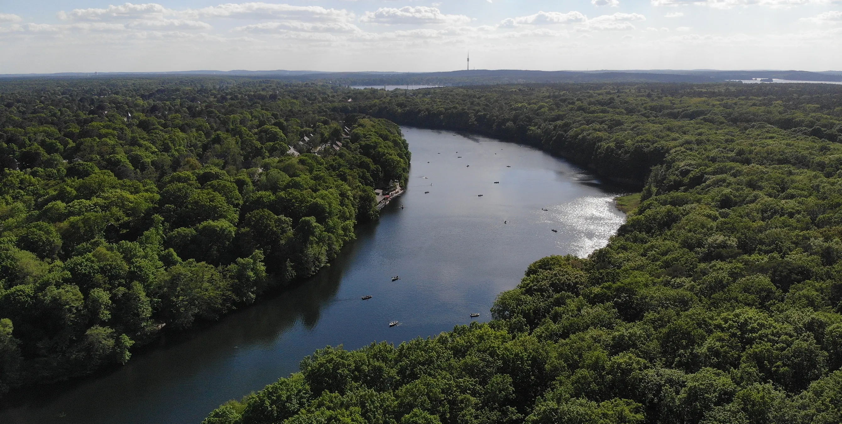 Schlachtensee bei Berlin aus der Vogelperspektive-Luftaufnahme Drohne